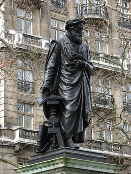 William Tyndale bronzszobra Londonban